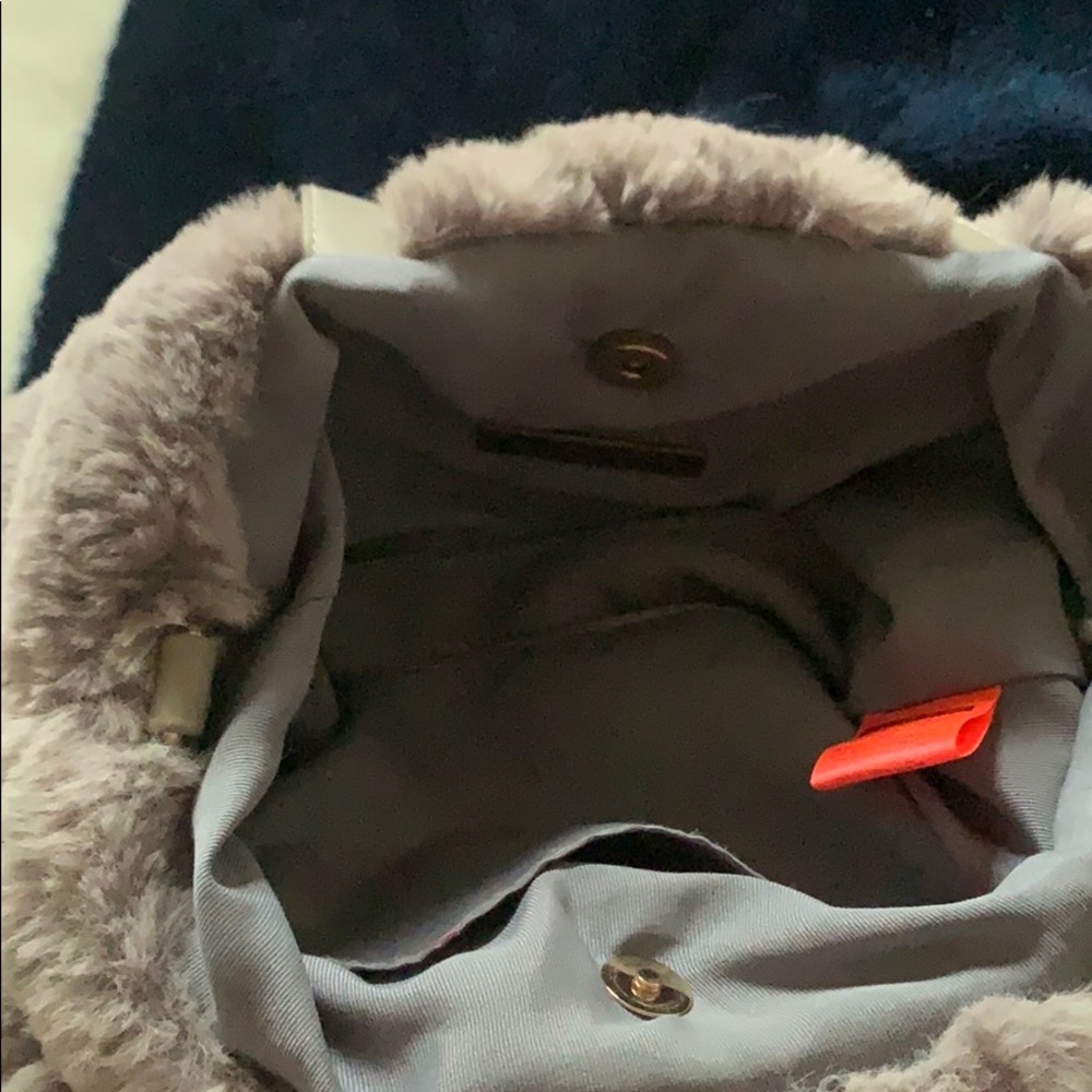 Handbag - Picture 2 of 3